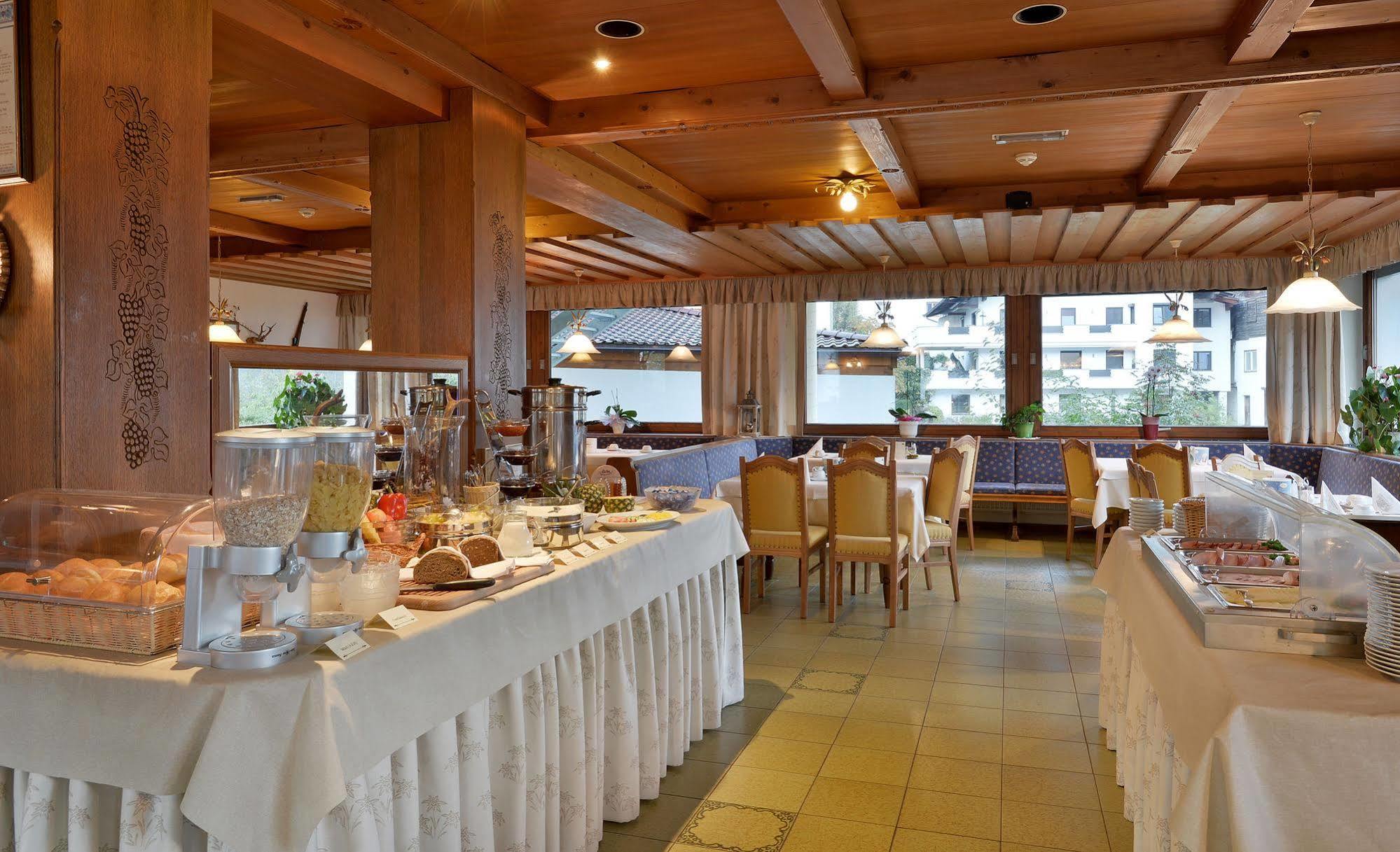 Hotel Gasthof Jaeger Zillertal Schlitters Exterior photo